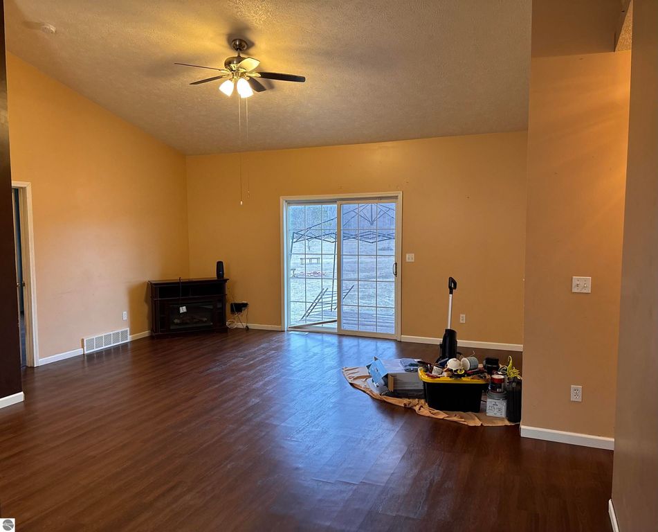 Image 5 of property listing at 9305 Kingsfield Drive, Kingsley, MI 49649