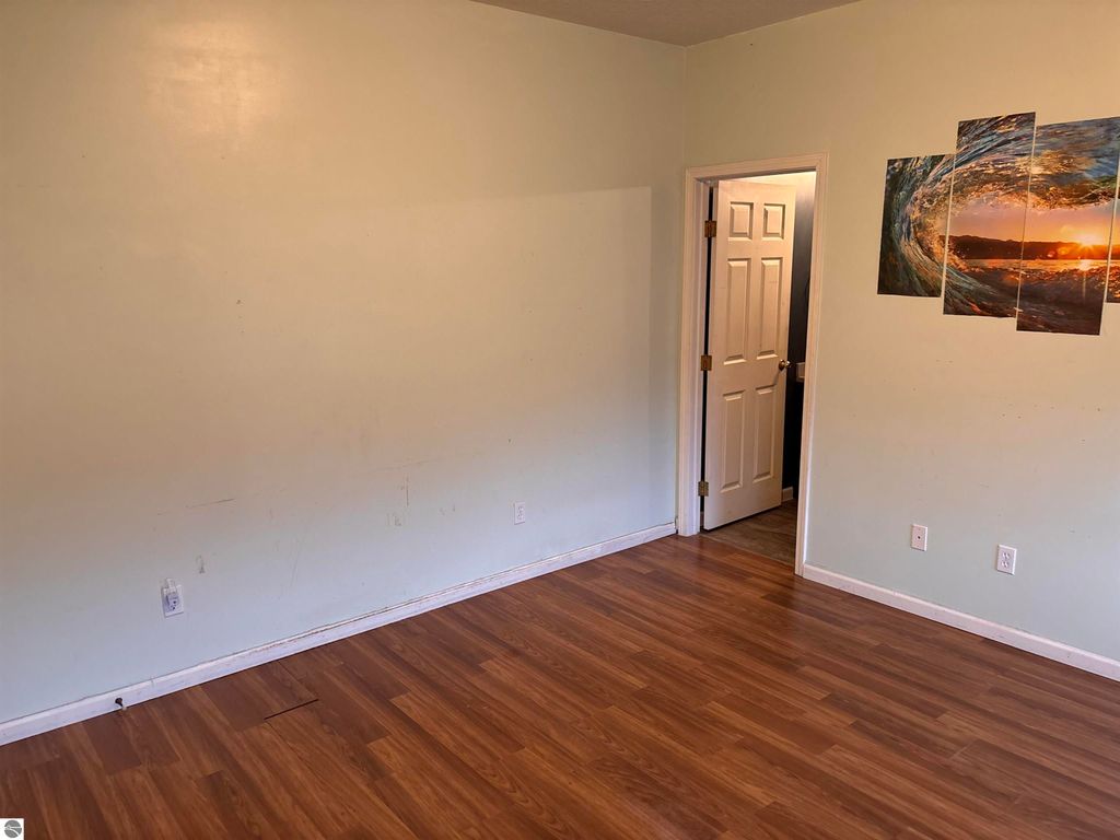 Image 6 of property listing at 9305 Kingsfield Drive, Kingsley, MI 49649