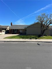 17802 Altamirano, Huntington Beach, CA 92647