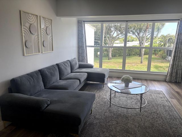 2825 SW 13th Street 204, Delray Beach, FL 33445