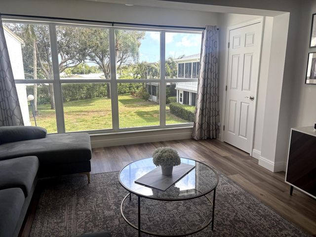 2825 SW 13th Street 204, Delray Beach, FL 33445