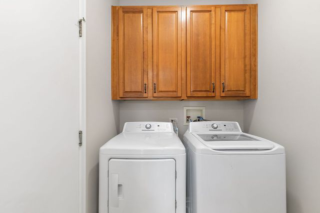 54 Meadows Drive, Gilberts, IL 60136