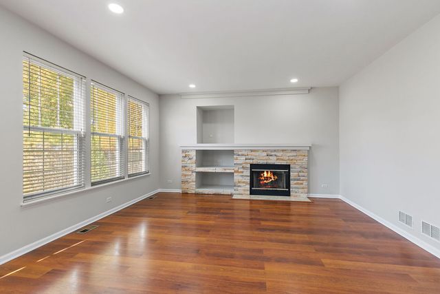 54 Meadows Drive, Gilberts, IL 60136