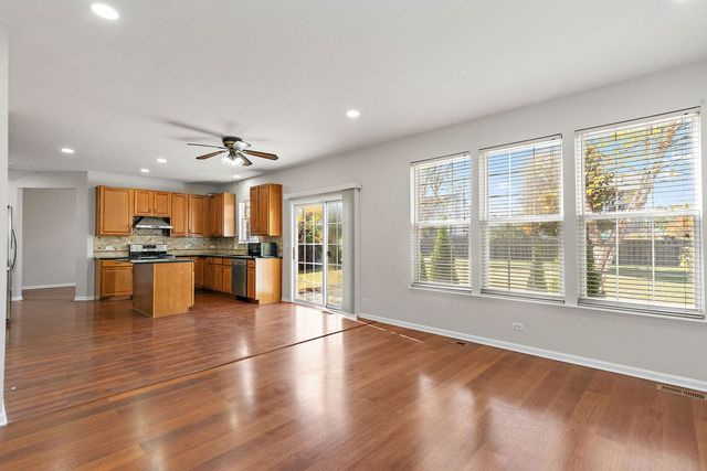 54 Meadows Drive, Gilberts, IL 60136