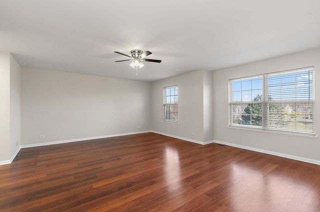 54 Meadows Drive, Gilberts, IL 60136