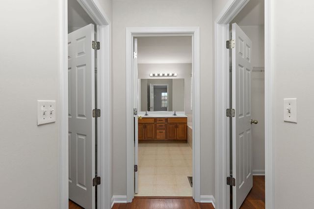 54 Meadows Drive, Gilberts, IL 60136