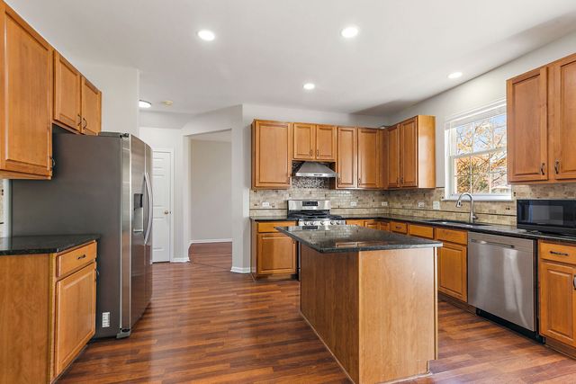 54 Meadows Drive, Gilberts, IL 60136