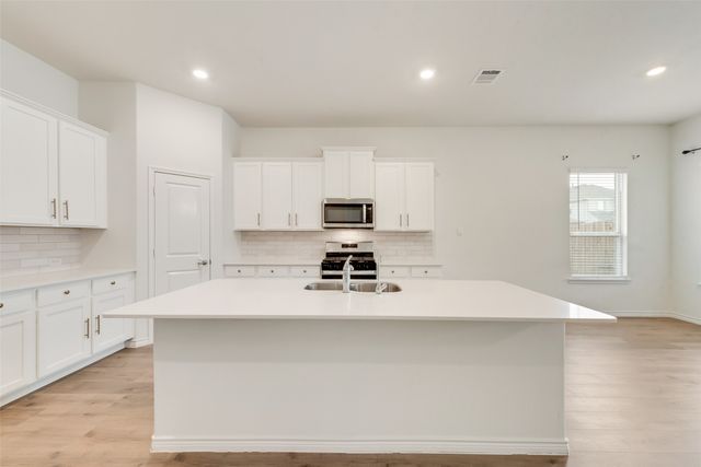 10620 Breezeway Drive, Aubrey, TX 76227