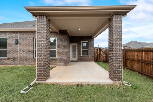 10620 Breezeway Drive, Aubrey, TX 76227