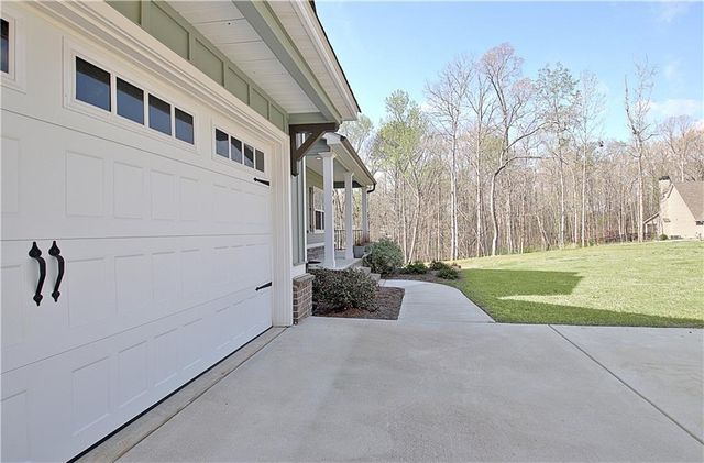 24 Deer Creek Court, Moreland, GA 30259