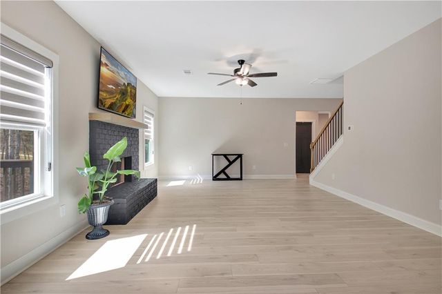 24 Deer Creek Court, Moreland, GA 30259