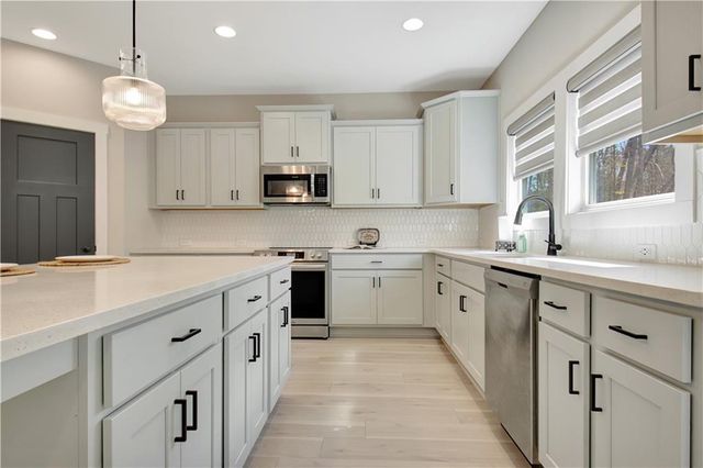 24 Deer Creek Court, Moreland, GA 30259