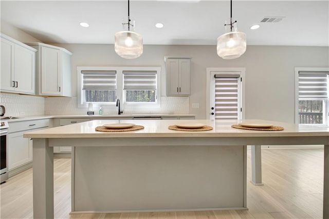 24 Deer Creek Court, Moreland, GA 30259