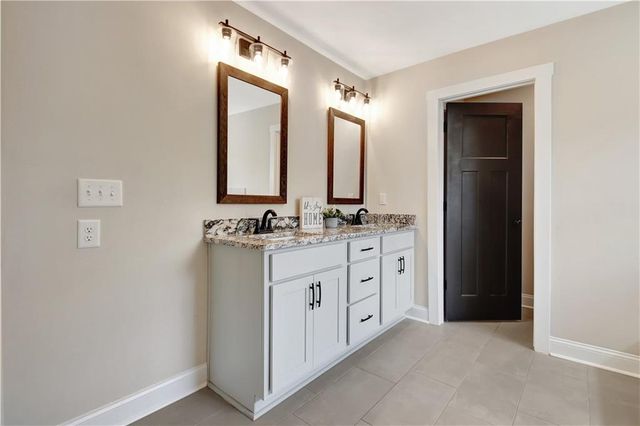 24 Deer Creek Court, Moreland, GA 30259
