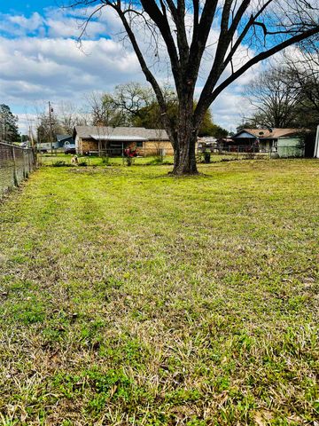 501 Coleman St, Hallsville, TX 75650