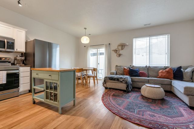 6687 S PINES POINT WAY, West Jordan, UT 84084