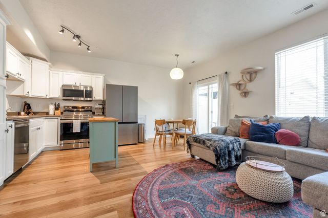 6687 S PINES POINT WAY, West Jordan, UT 84084