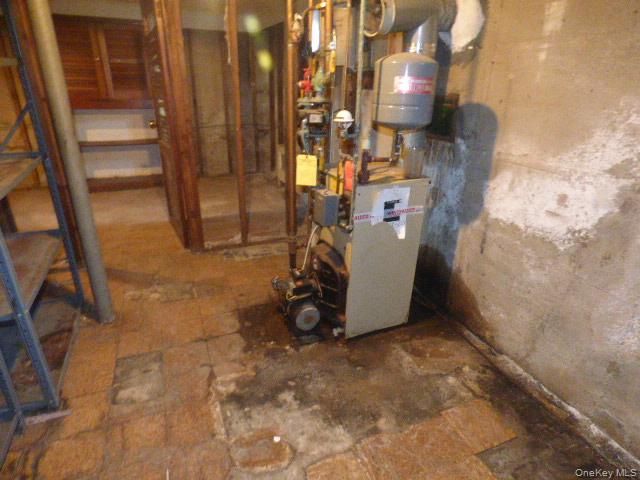 35 Gardner Avenue, Hicksville, NY 11801