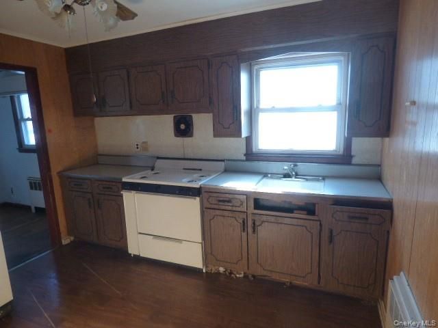 35 Gardner Avenue, Hicksville, NY 11801