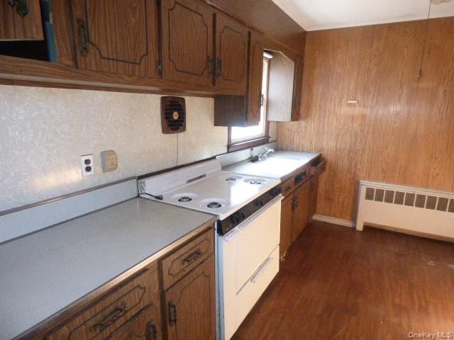 35 Gardner Avenue, Hicksville, NY 11801