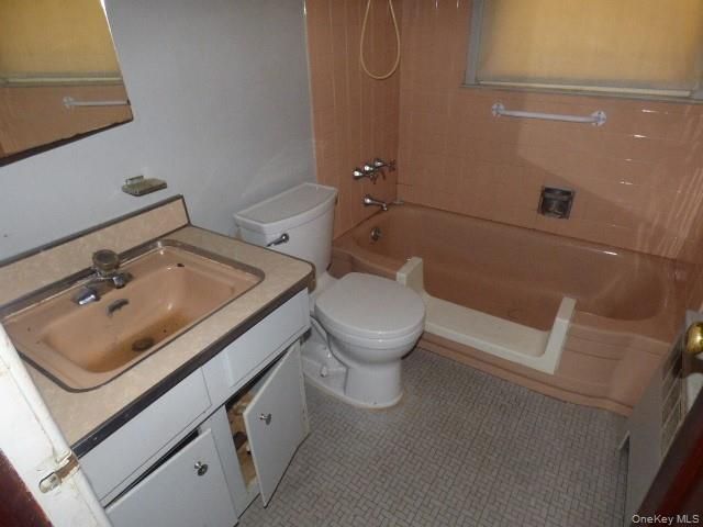 35 Gardner Avenue, Hicksville, NY 11801