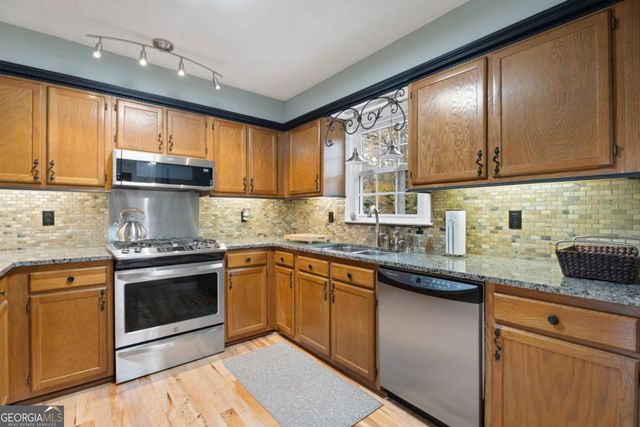 5200 Bedwood Way, Douglasville, GA 30135