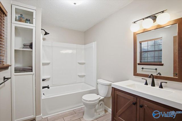 1450 Marks Drive NW, Hartselle, AL 35640