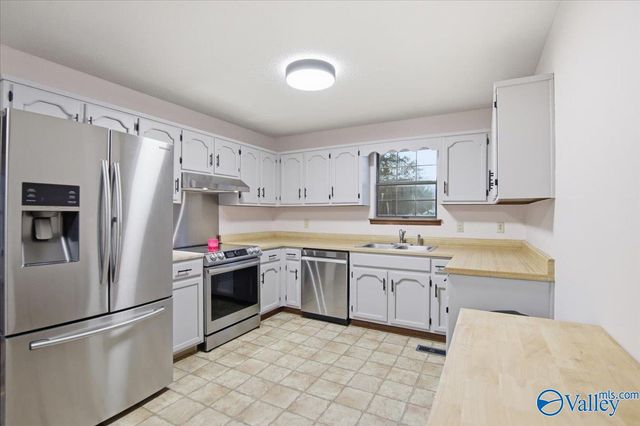 1450 Marks Drive NW, Hartselle, AL 35640