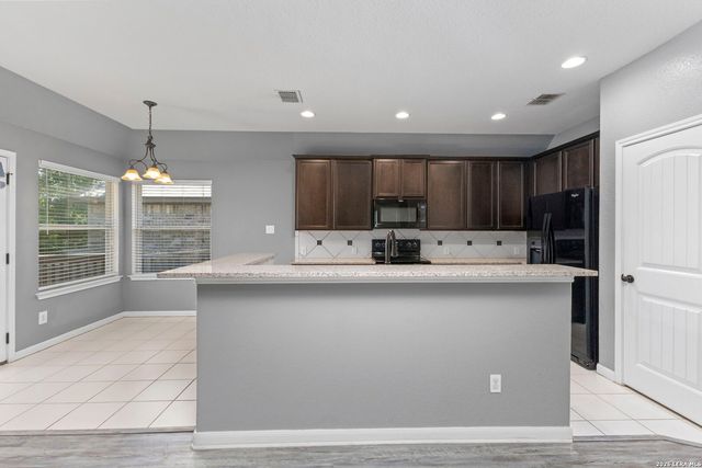 369 DERBY DR, Boerne, TX 78006