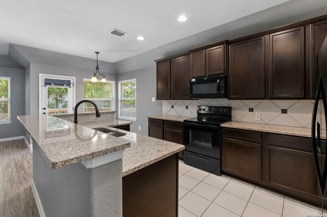 369 DERBY DR, Boerne, TX 78006