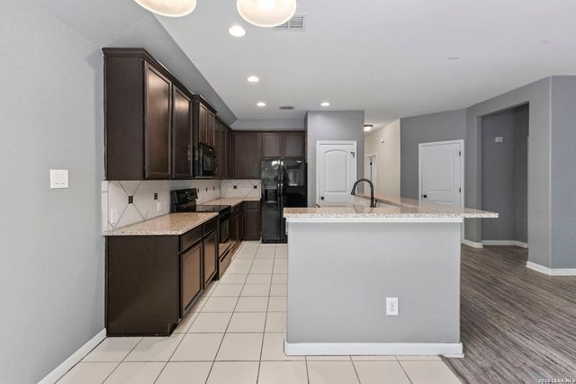 369 DERBY DR, Boerne, TX 78006