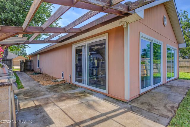 1695 NORTHGLEN Circle, Middleburg, FL 32068
