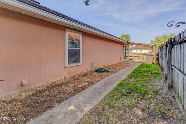 1695 NORTHGLEN Circle, Middleburg, FL 32068