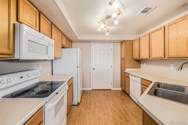 5726 N Genoa Way 301, Aurora, CO 80019