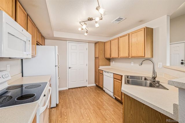 5726 N Genoa Way 301, Aurora, CO 80019