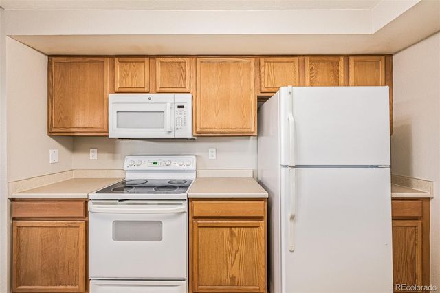 5726 N Genoa Way 301, Aurora, CO 80019