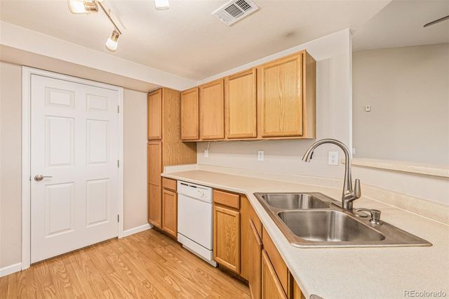 5726 N Genoa Way 301, Aurora, CO 80019