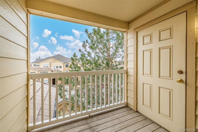 5726 N Genoa Way 301, Aurora, CO 80019