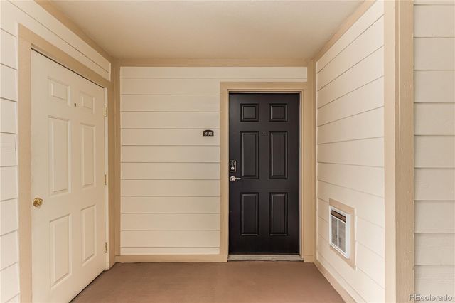 5726 N Genoa Way 301, Aurora, CO 80019