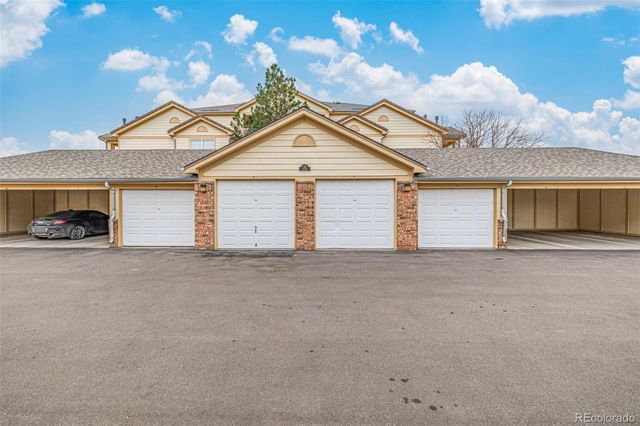 5726 N Genoa Way 301, Aurora, CO 80019