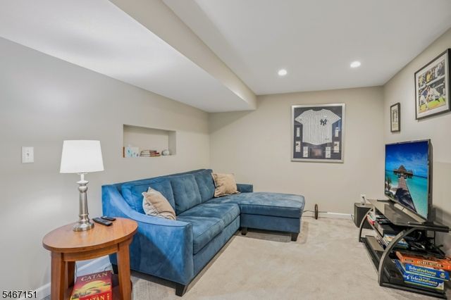 19 Montclair Ave, Verona Twp., NJ 07044