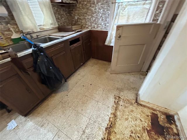 12219 Stout Street, Detroit, MI 48228