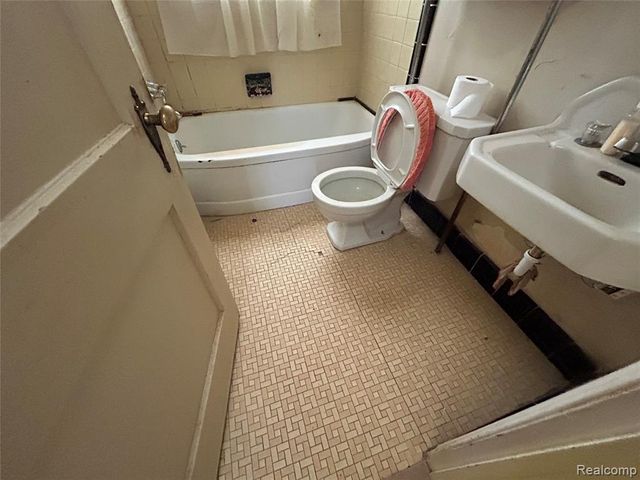 12219 Stout Street, Detroit, MI 48228