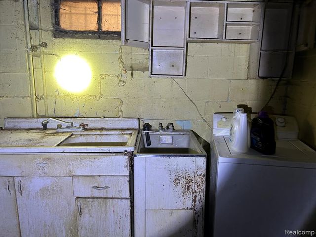 12219 Stout Street, Detroit, MI 48228