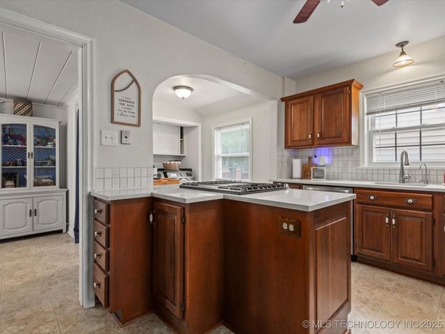 1629 Dewey Avenue, Bartlesville, OK 74003