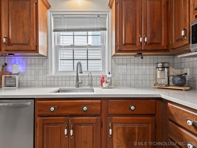 1629 Dewey Avenue, Bartlesville, OK 74003