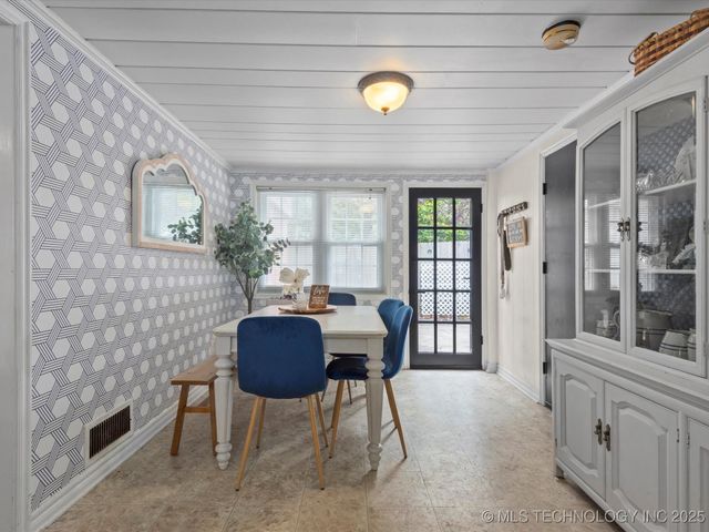 1629 Dewey Avenue, Bartlesville, OK 74003