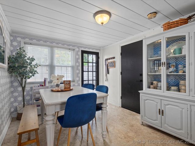 1629 Dewey Avenue, Bartlesville, OK 74003