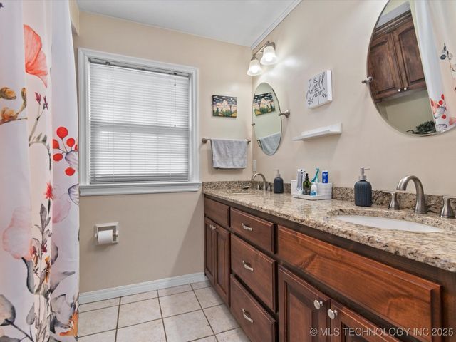 1629 Dewey Avenue, Bartlesville, OK 74003