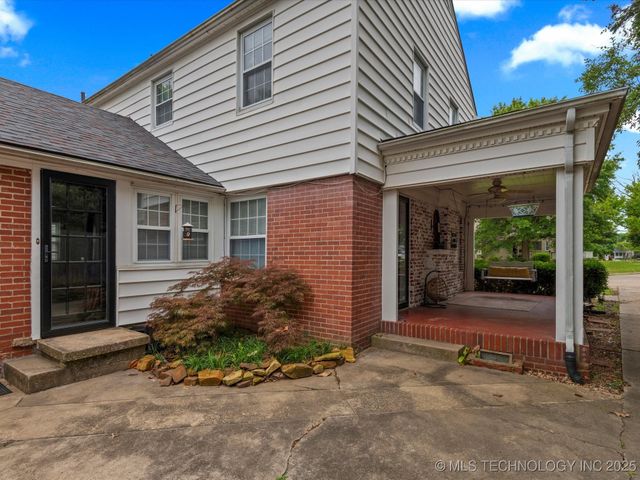 1629 Dewey Avenue, Bartlesville, OK 74003